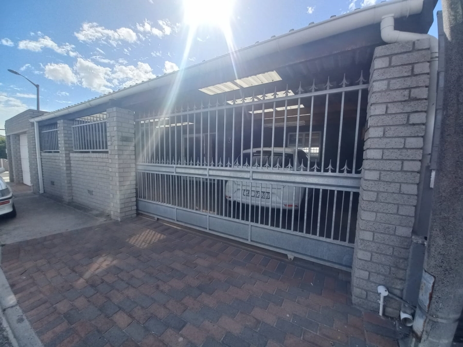 4 Bedroom Property for Sale in Portlands Western Cape